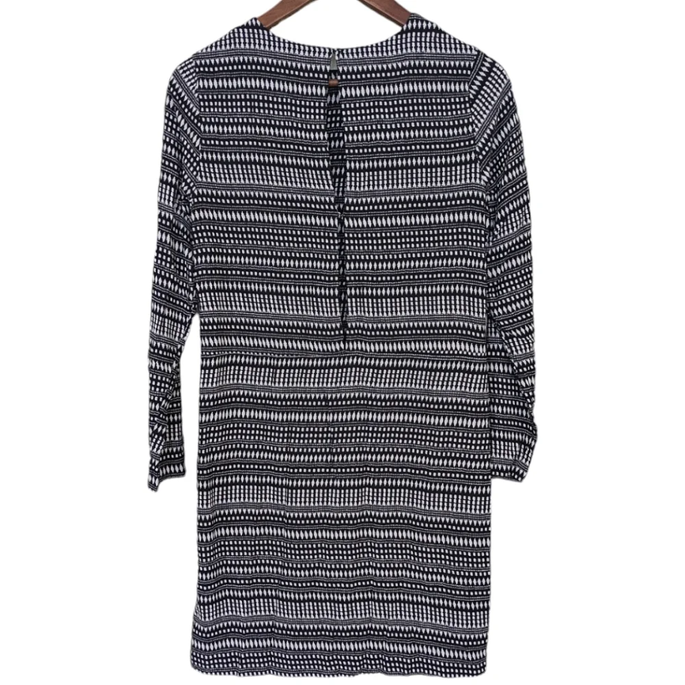 H&M long-sleeve black and white shift dress with keyhole back